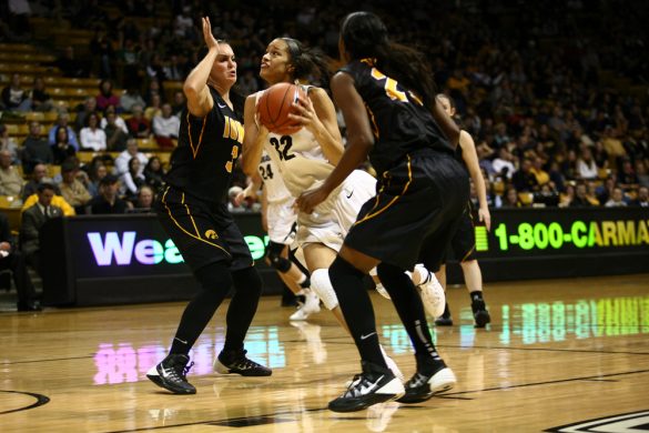 Arielle Roberson (32) drives toward the hoop between Claire Till (3) and Theairra Taylor (23). Roberson had a monstrous night, with 17 points, nine rebounds and six assists. (Kai Casey/CU Independent)