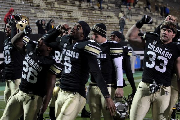 Paul Richardson and the rest of the Buffs sing the fight song after CU's 41-24 win against California. (Matt Sisneros/CU Independent)