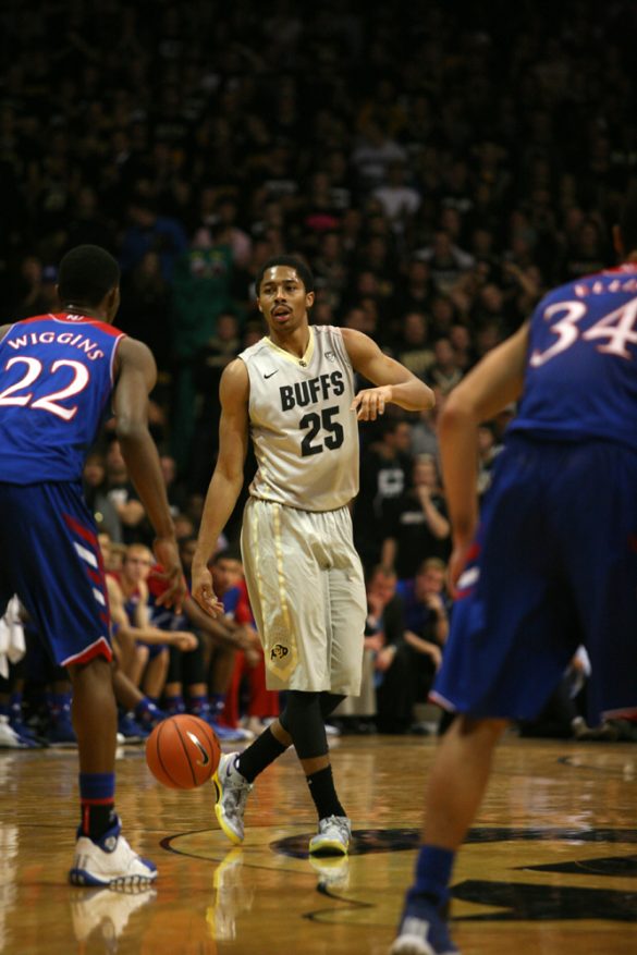 Spencer Dinwiddie (25) settles his offense during the final minute of the game against Kansas. (Nate Bruzdzinski/CU Independent)