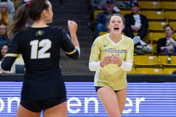 Buffs volleyball can’t tame Huskies, drop to 0-10 in Pac-12
