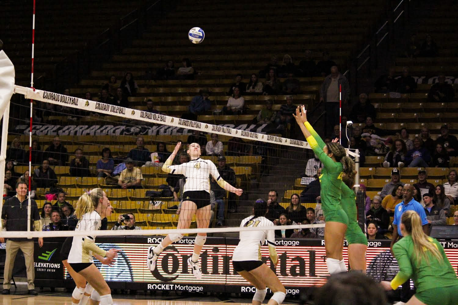 Colorado volleyball splits double rematch against Oregon schools