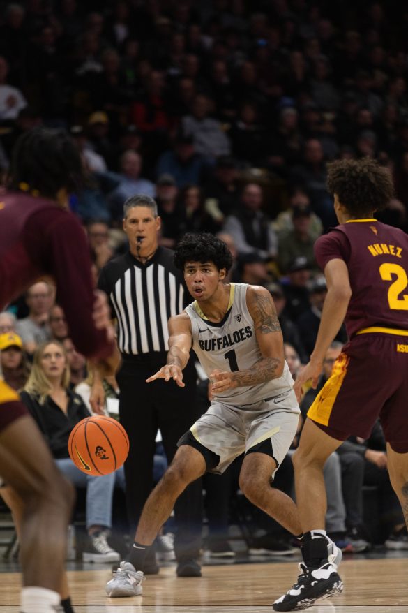 Sophomore guard Julian Hammond III passes the ball to a fellow Buff during the first half at the CU Events Center. Dec. 1, 2022. (Kara Wagenknecht/The CU Independent)