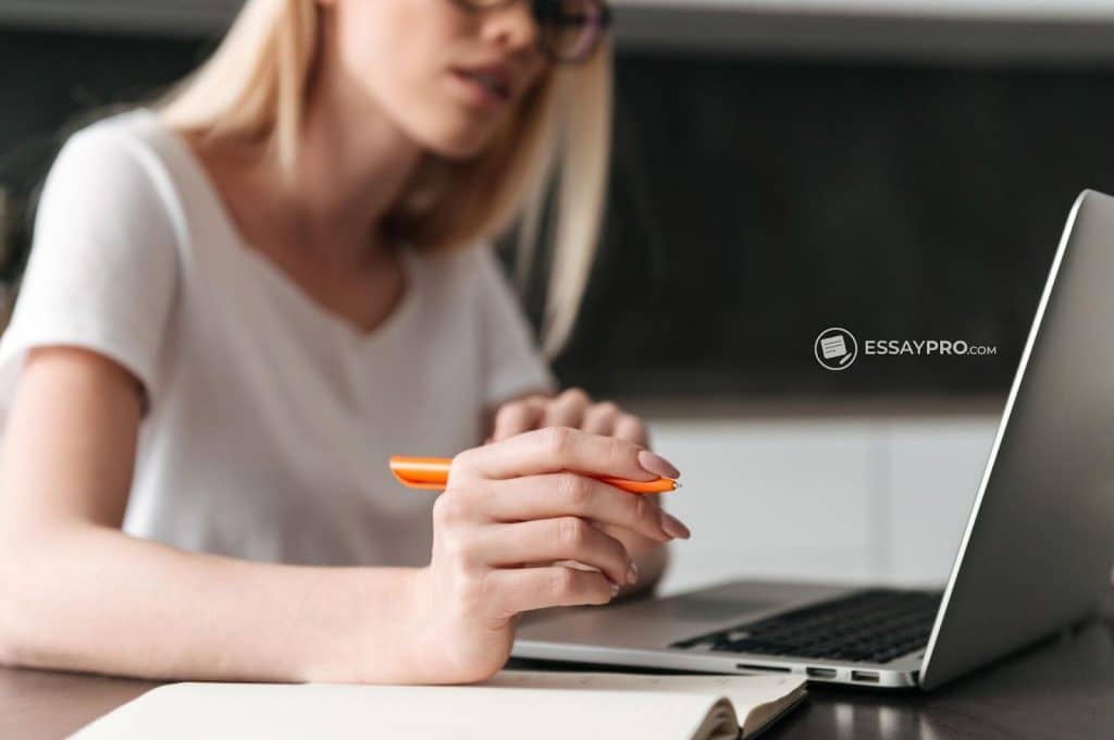 Human or AI: How to Tell ChatGPT from a Real Writer