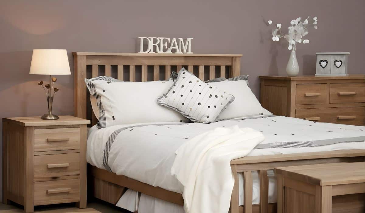 How to Maintain the Natural Beauty of Oak Furniture over Time?