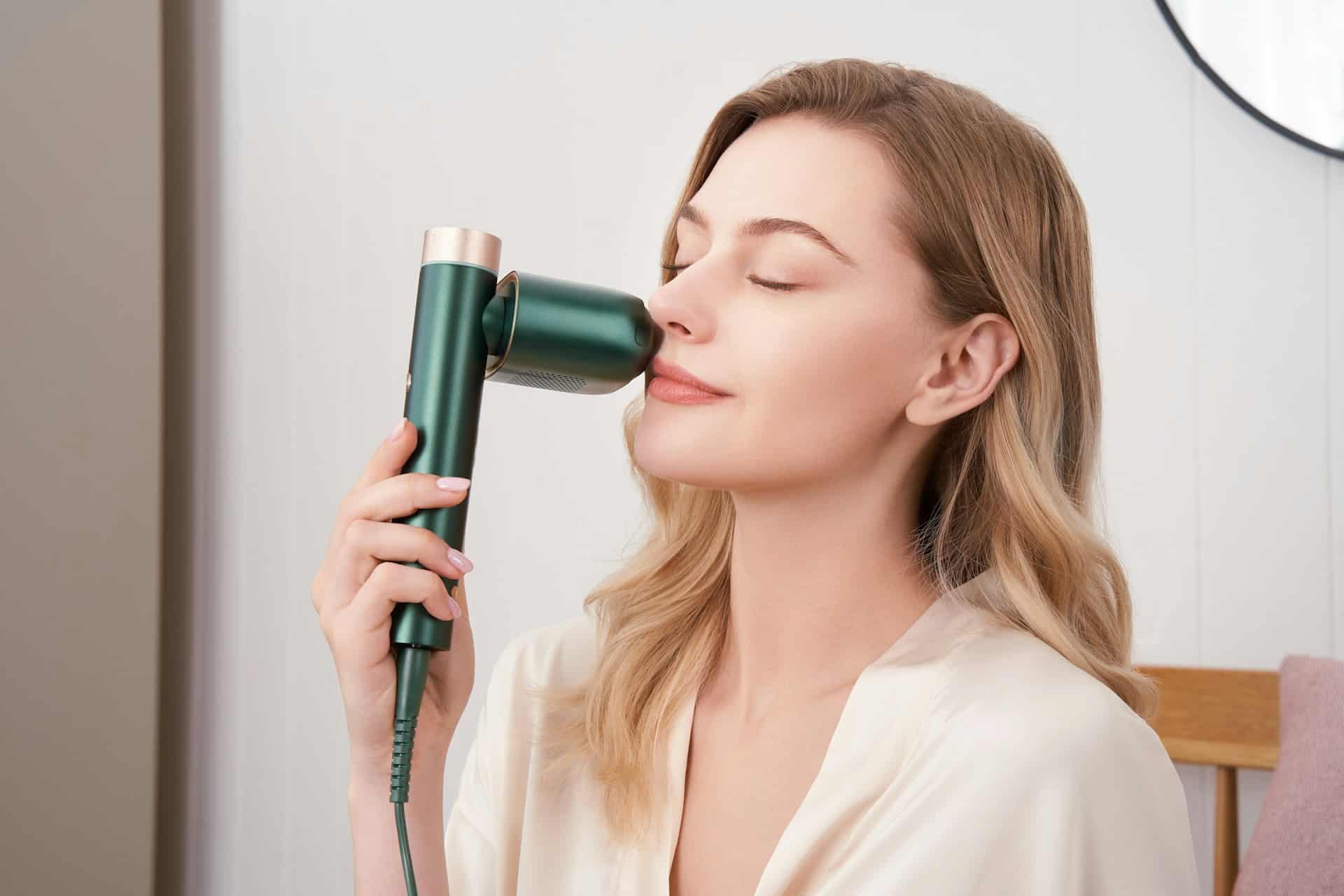 How to Remove Facial Hair Without Irritating Your Skin