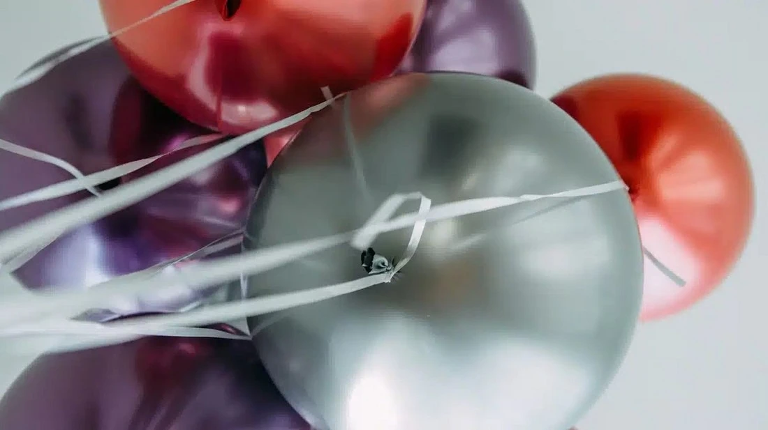 How to Keep Latex Helium Balloons Aloft Longer