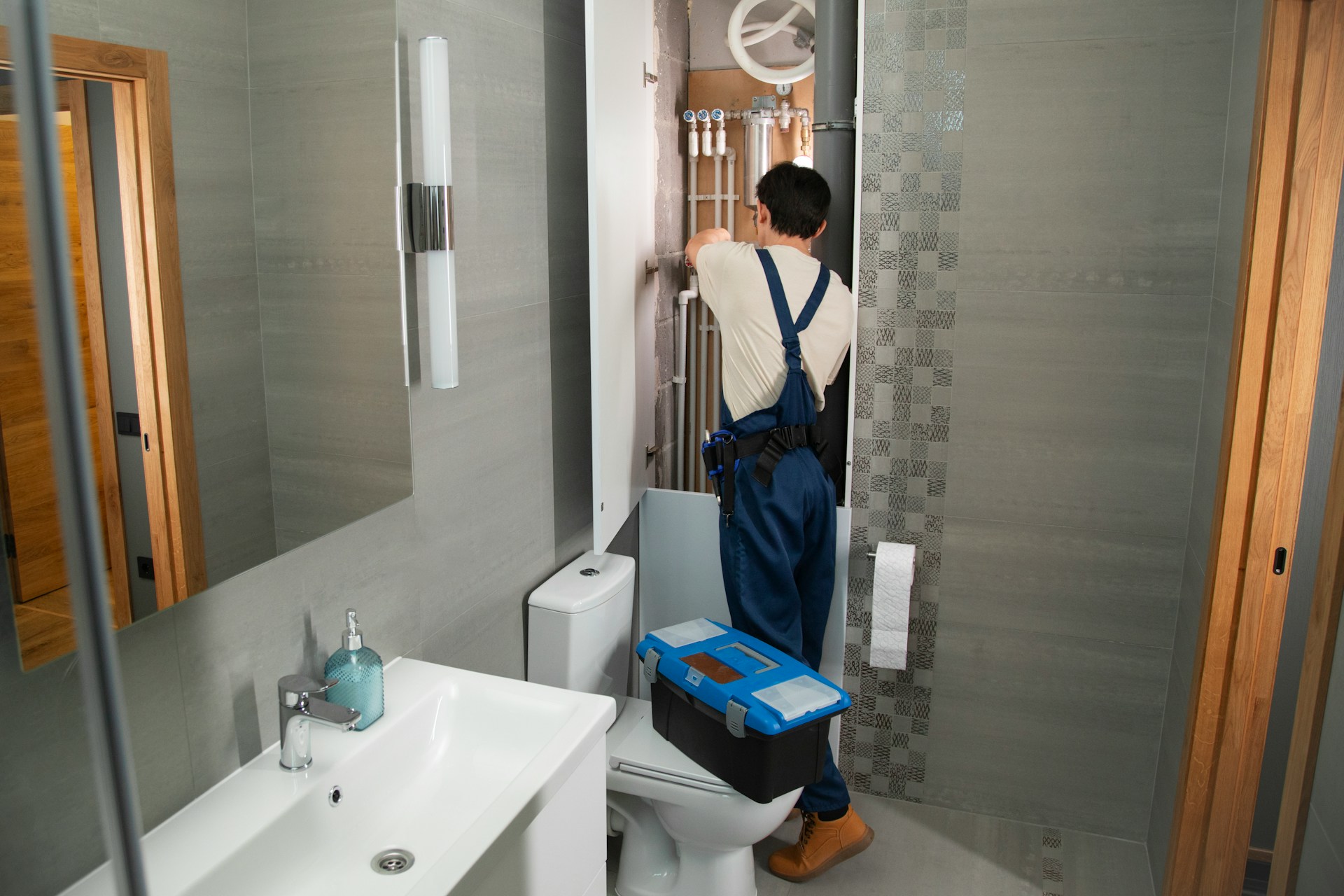 Homeowners: Essential Questions to Ask When Hiring Local Plumbers