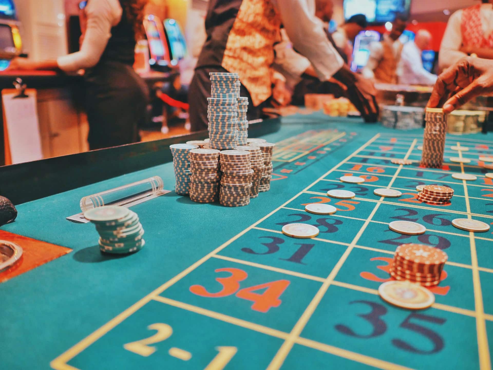 Top 5 Items You Need To Host A Celebrity Casino-Inspired Party