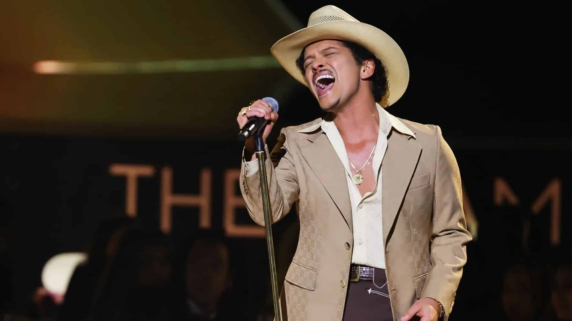 Why Does Bruno Mars Look Taller on Stage