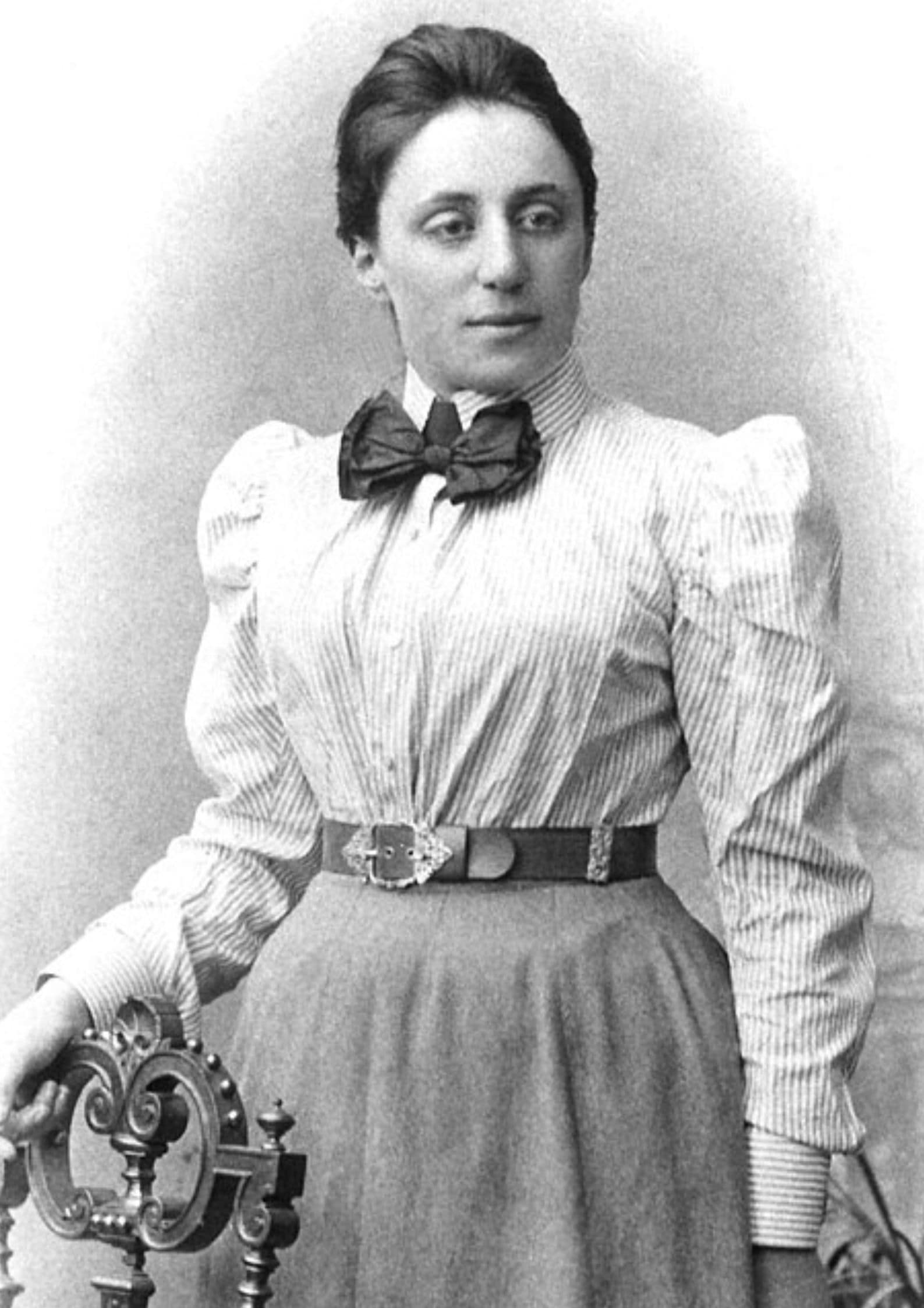 Black and white portrait photograph of Emmy Noether, German mathematician known for her groundbreaking contributions to algebra and theoretical physics (1)