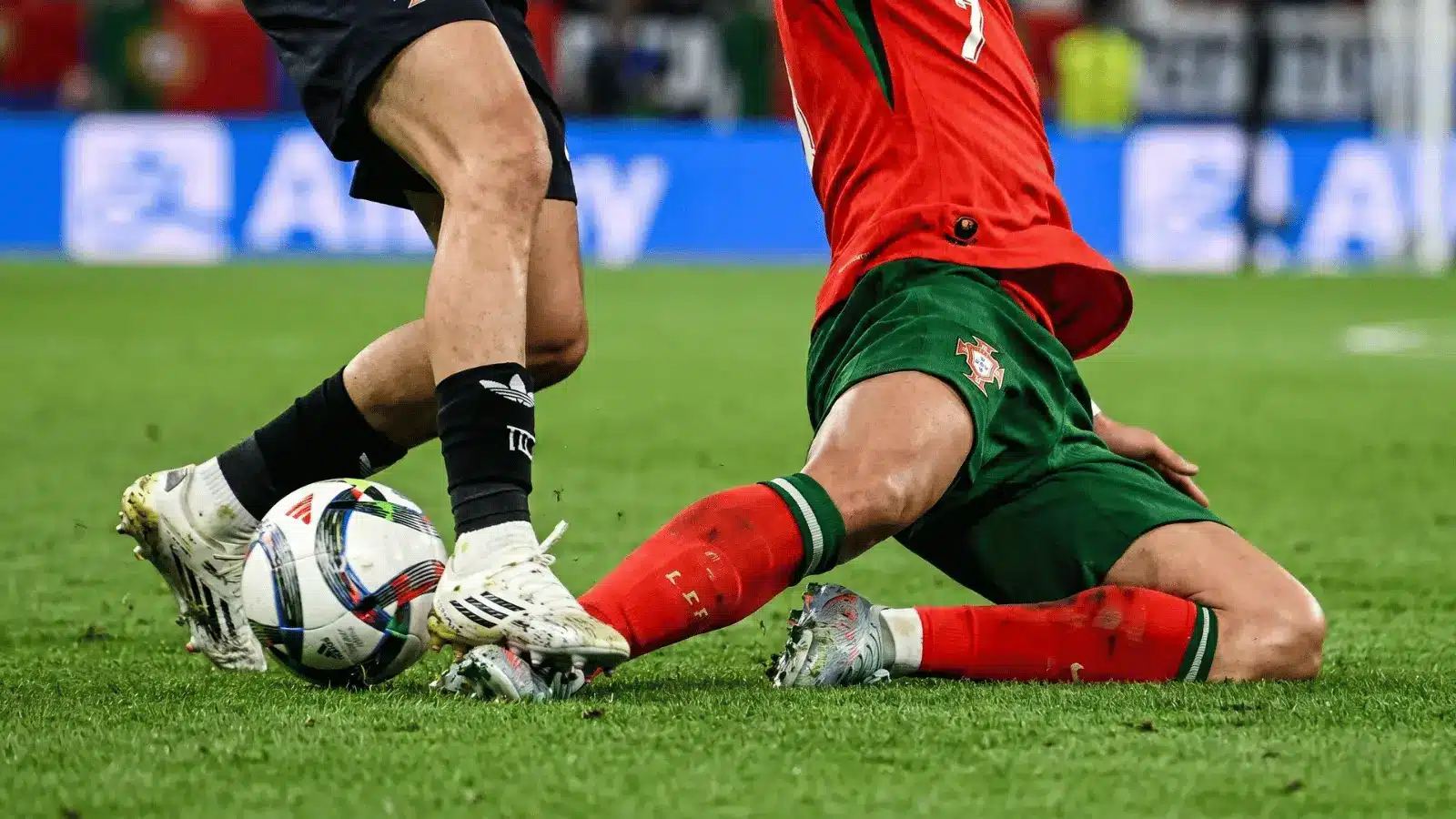Ewald Lienen's Thigh Injury When Open Wounds Look Worse Than They Are (1)