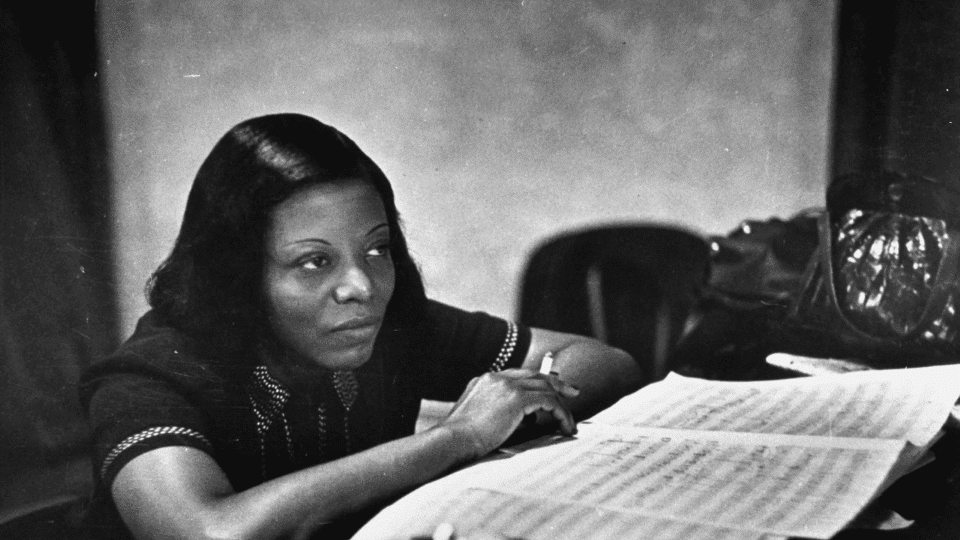 Mary Lou Williams reading music notes