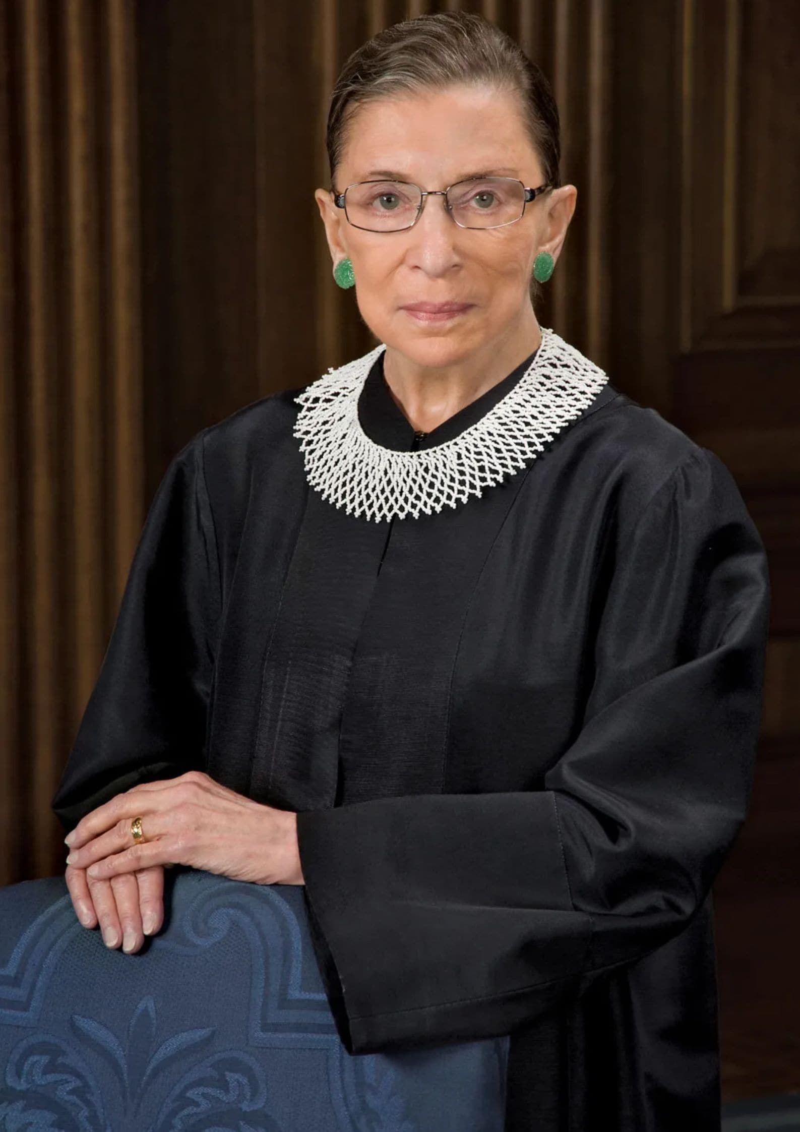 Official judicial portrait of Ruth Bader Ginsburg in her Supreme Court robe, American Jewish justice known for her work on gender equality and civil rights (1)