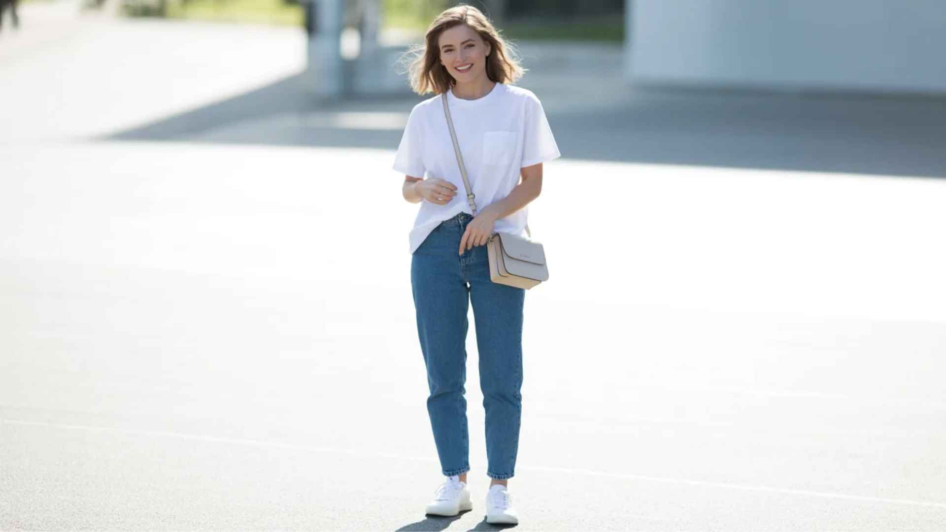 Oversized Tee With Straight-Leg Blue Jeans