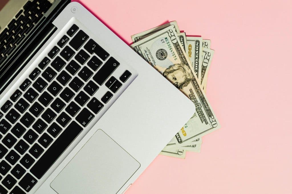 5 Essentials for Freelance Stylists to Get Paid