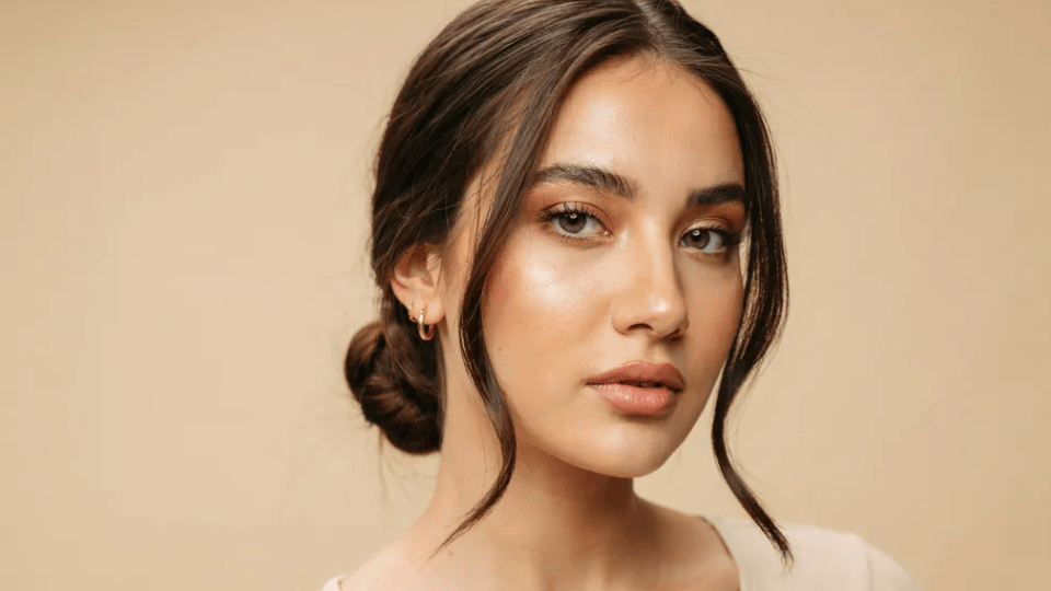 Low bun with soft face tendrils, relaxed Y2K soft glam hairstyle with natural early 2000s look