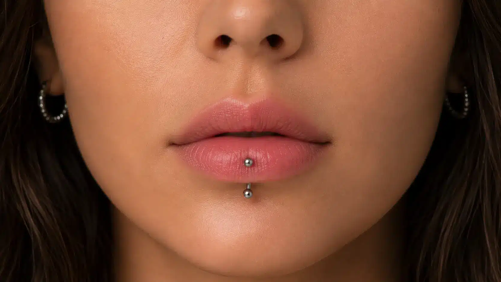 Vertical labret piercing with a curved barbell