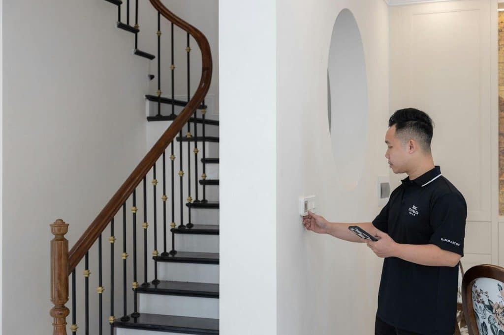 Smart Thermostat vs Smart AC Controller: What’s the Difference and Which One Should You Choose?