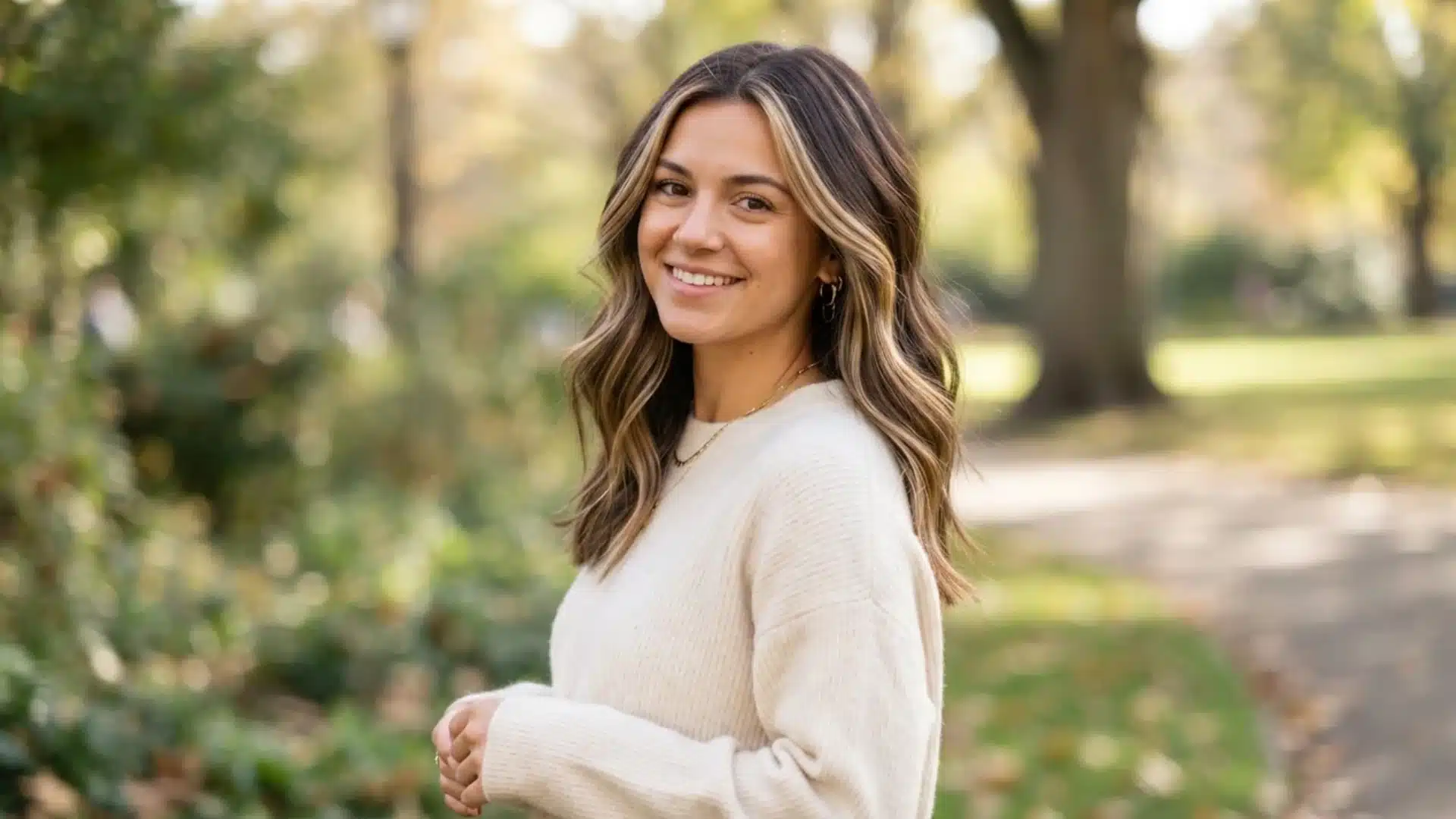 dark brown hair strands with foiled blonde highlights