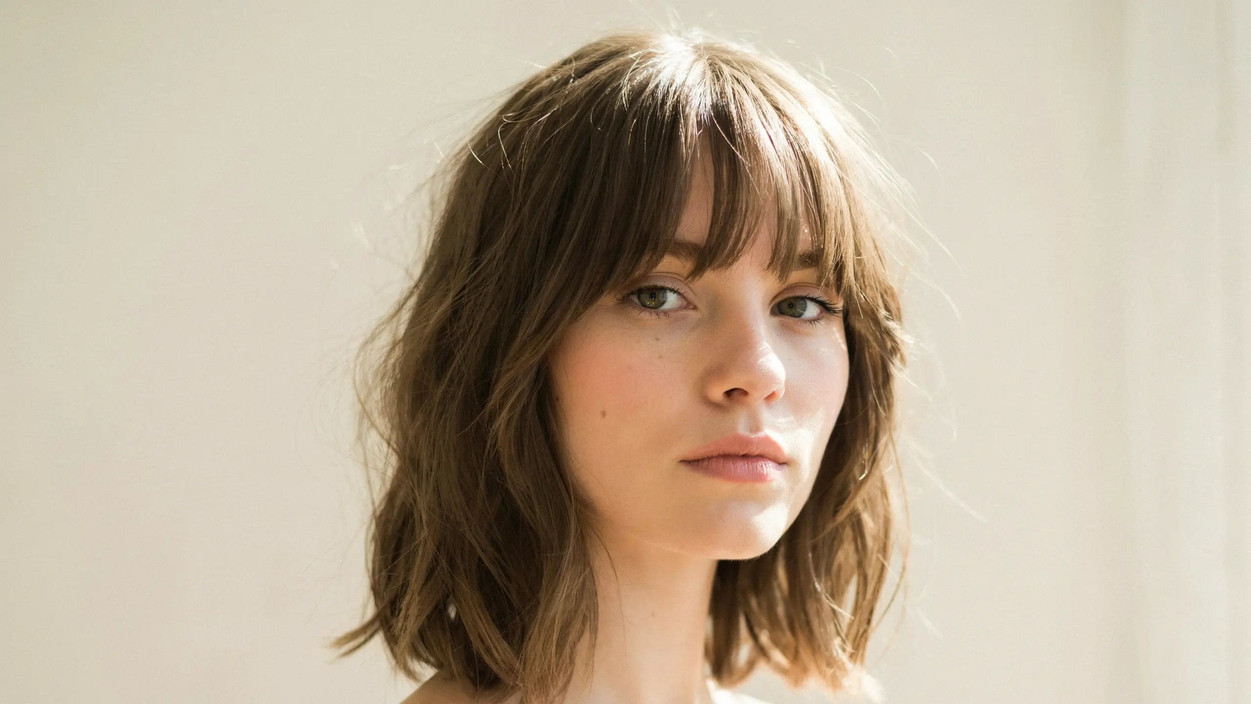 Feathered curtain bangs with light layers and soft movement around the face