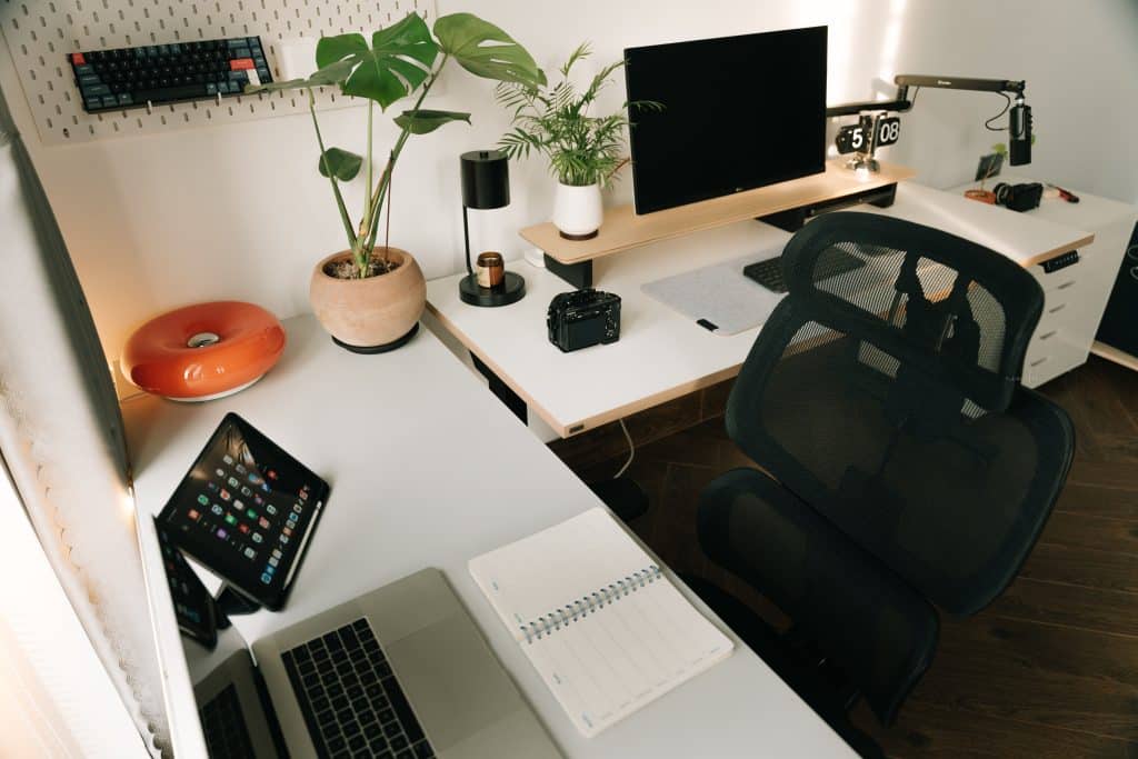 Transforming a Small Flat into a Productive Home Office