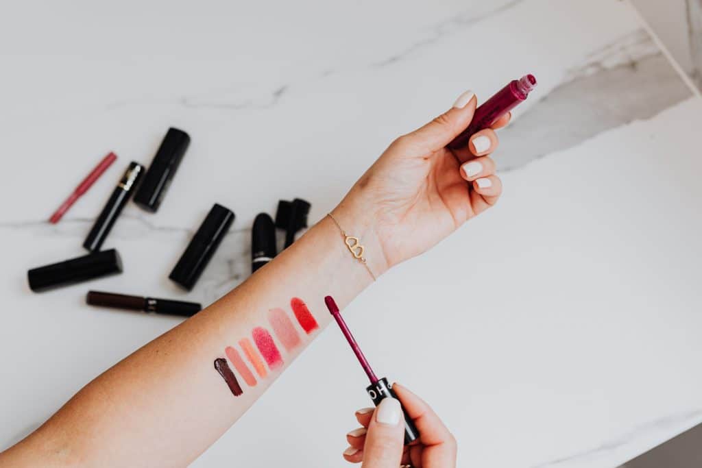 Tinted Lip Gloss and Lip Tint Trends: Color, Comfort, and Hybrid Lip Formulas