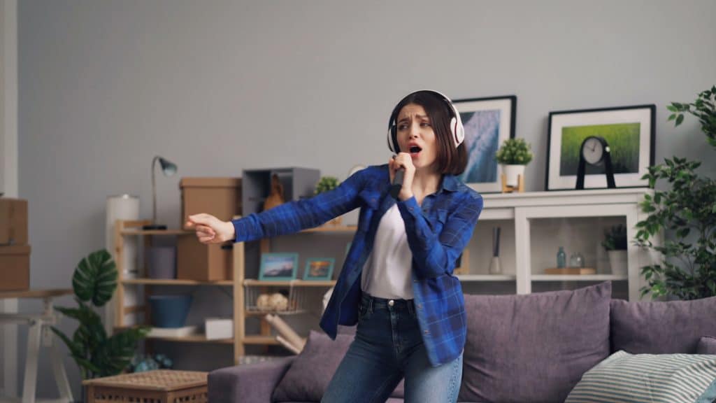 How to Build a Daily Singing Routine and Create the Right Listening Environment