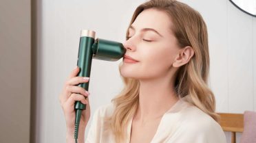 How to Remove Facial Hair Without Irritating Your Skin