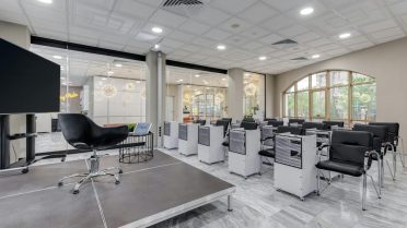 How to Select Furniture That Fits Any Office Space