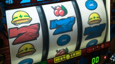How Do Progressive Jackpot Slots Differ From Regular Ones?