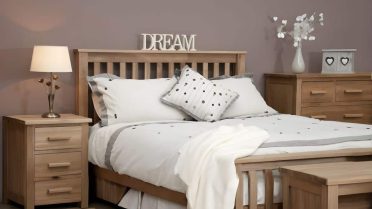 How to Maintain the Natural Beauty of Oak Furniture over Time?