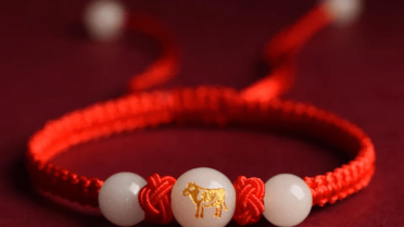 Mental and Spiritual Benefits of the Red String Bracelet for Horse Zodiac Individuals